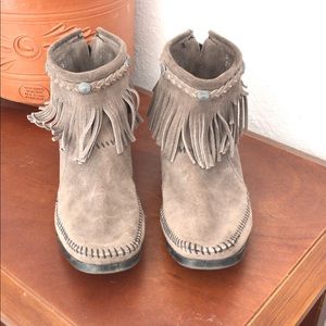 Grey Chippewa moccasins